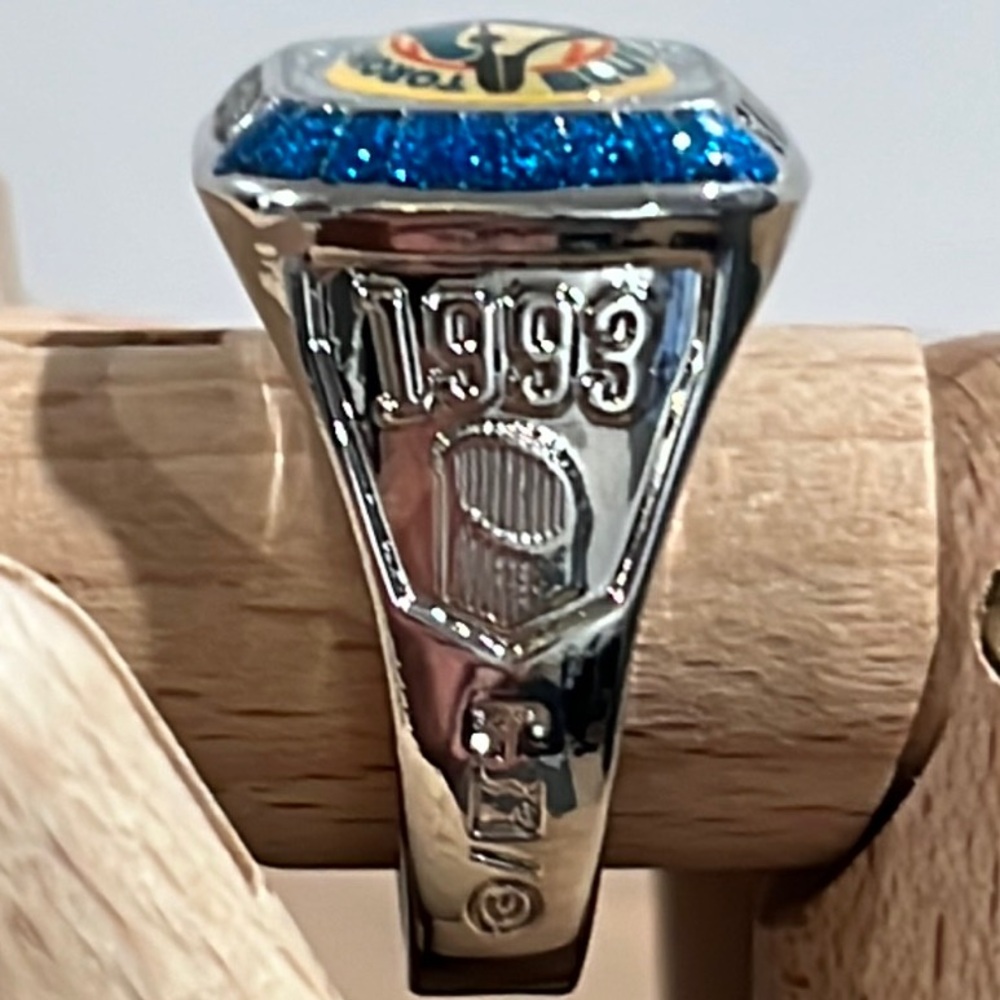Toronto Blue Jays Commemorative 1993 Champions Ring - Picture 4 of 11